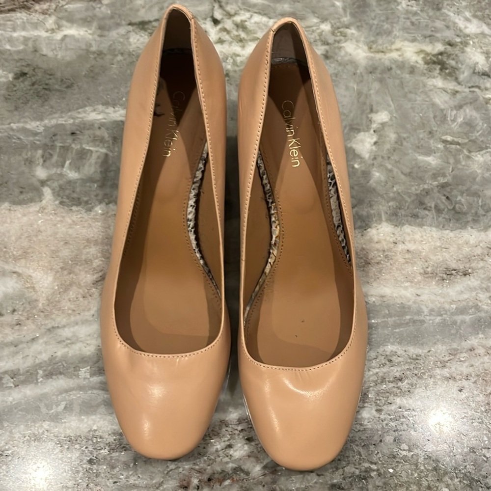 Calvin Klein beige rounded toe heels with chunky heel size 9